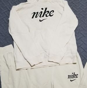 Women's Nike Sweatsuit